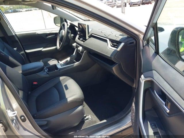 2025 TOYOTA RAV4 XLE 5