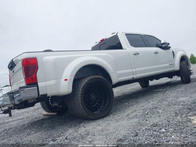 2022 FORD F-450 LARIAT 4