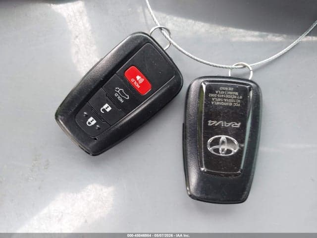 2022 TOYOTA RAV4 XLE 11