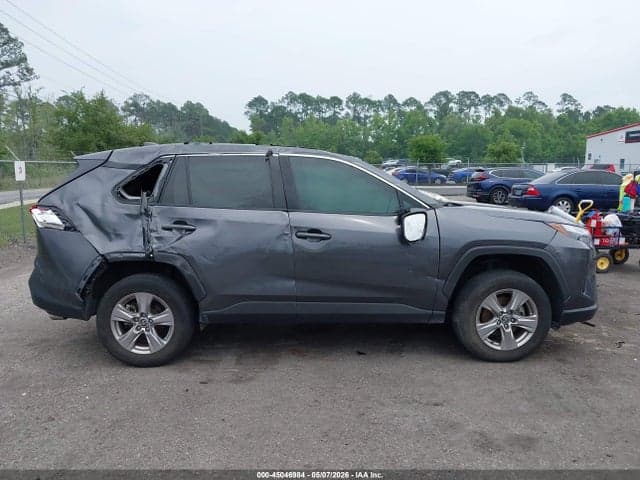2022 TOYOTA RAV4 XLE 13