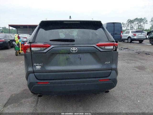 2022 TOYOTA RAV4 XLE 16