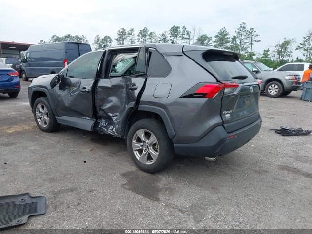 2022 TOYOTA RAV4 XLE 3
