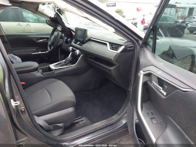 2022 TOYOTA RAV4 XLE 5