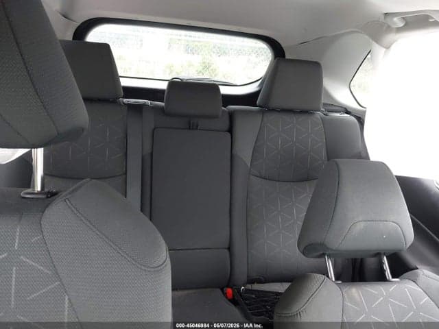 2022 TOYOTA RAV4 XLE 8