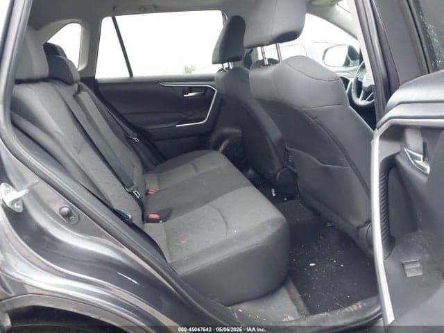 2023 TOYOTA RAV4 XLE 8
