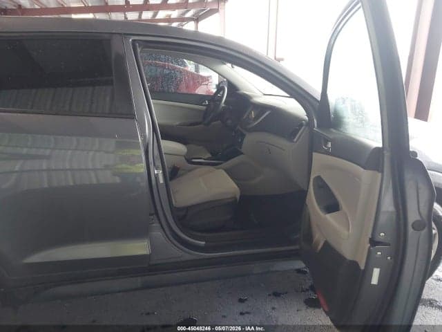 2018 HYUNDAI TUCSON SE 5
