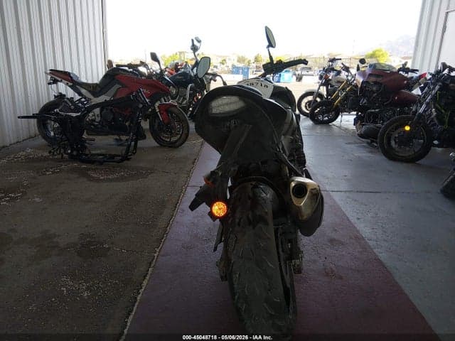 2020 SUZUKI GSX-S750 M/Z 6