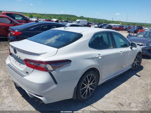 2024 TOYOTA CAMRY SE 4