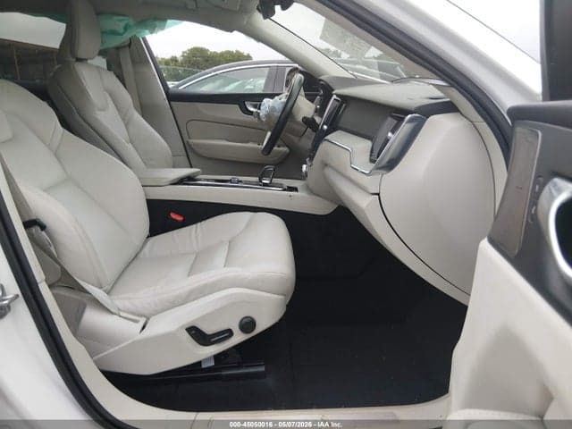 2024 VOLVO XC60 B5 PLUS DARK THEME 5