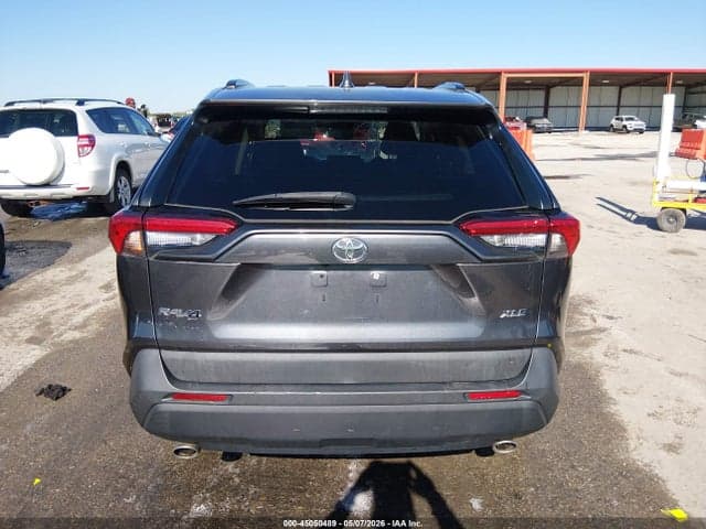2020 TOYOTA RAV4 XLE 16