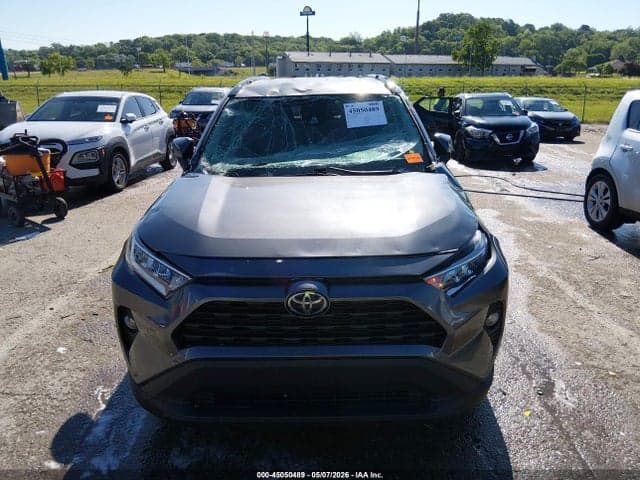 2020 TOYOTA RAV4 XLE 18