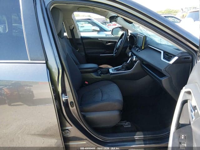 2020 TOYOTA RAV4 XLE 5