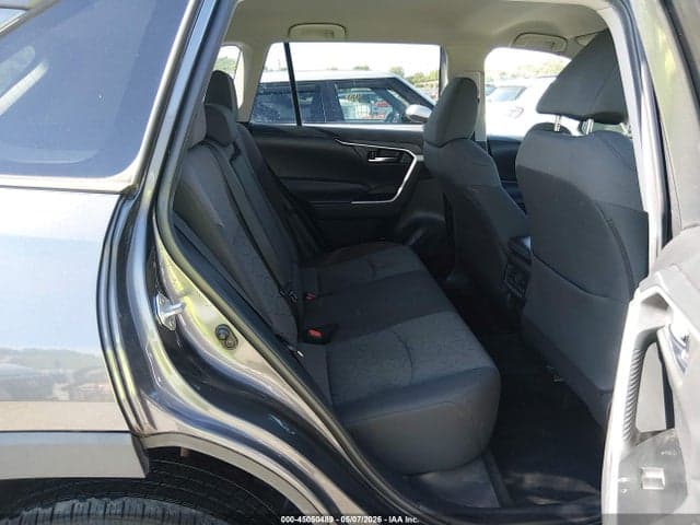 2020 TOYOTA RAV4 XLE 8