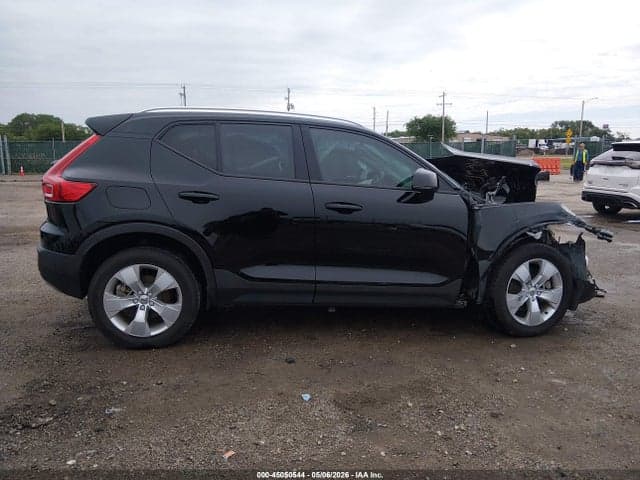 2022 VOLVO XC40 T4 MOMENTUM 13