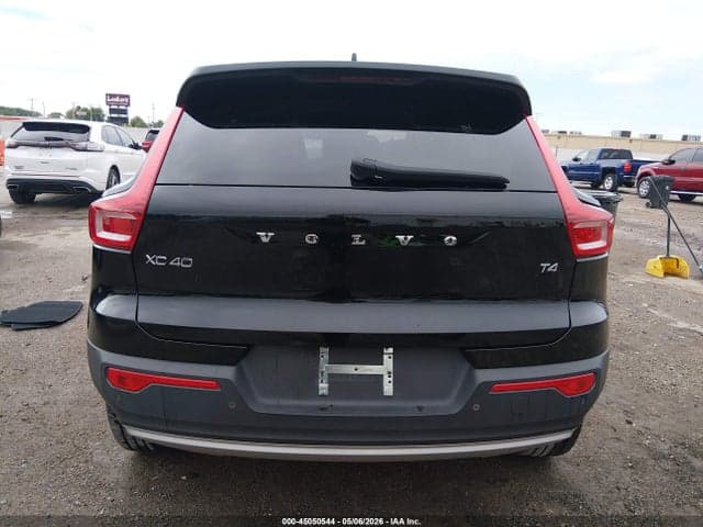 2022 VOLVO XC40 T4 MOMENTUM 16