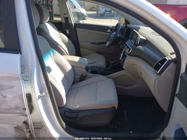 2020 HYUNDAI TUCSON SE 5
