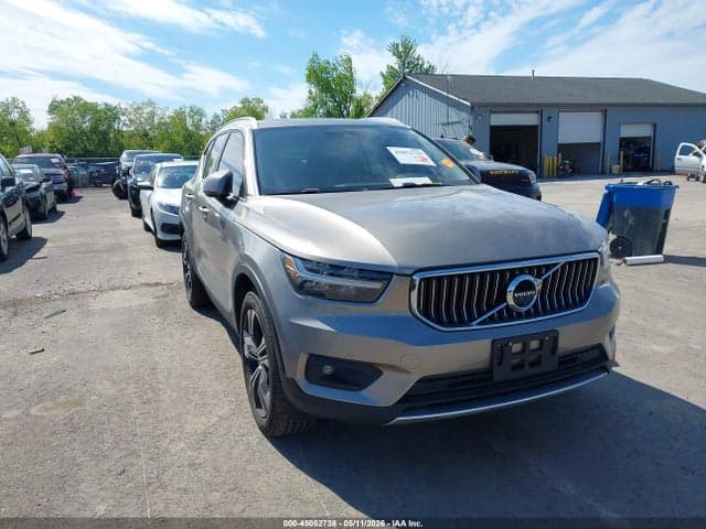 2021 VOLVO XC40 T5