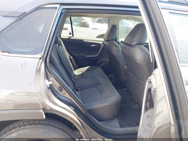 2025 TOYOTA RAV4 XLE PREMIUM 8