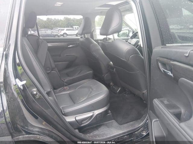 2023 TOYOTA HIGHLANDER LIMITED 8