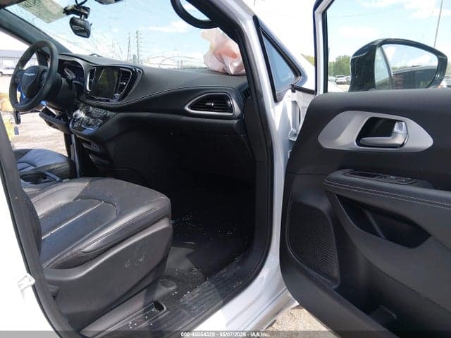2024 CHRYSLER PACIFICA TOURING L 6