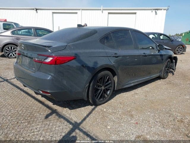2025 TOYOTA CAMRY SE 4