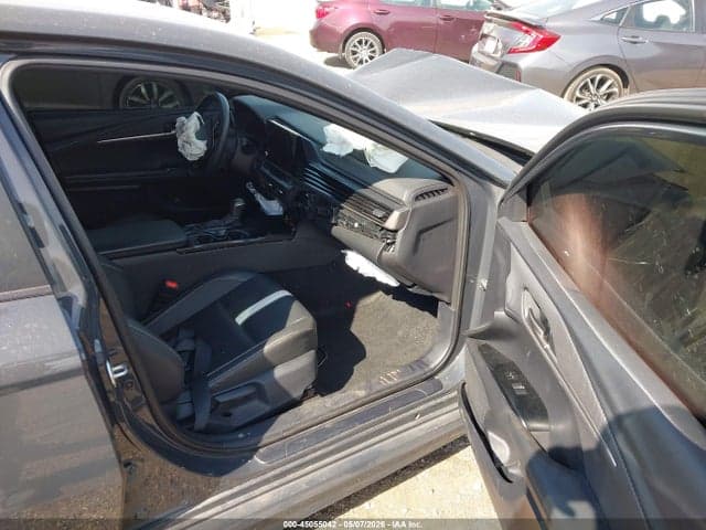 2025 TOYOTA CAMRY SE 5