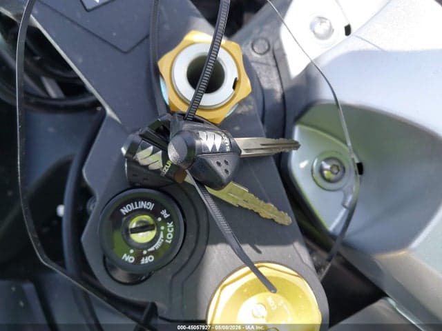 2025 SUZUKI GSX-R1000 11