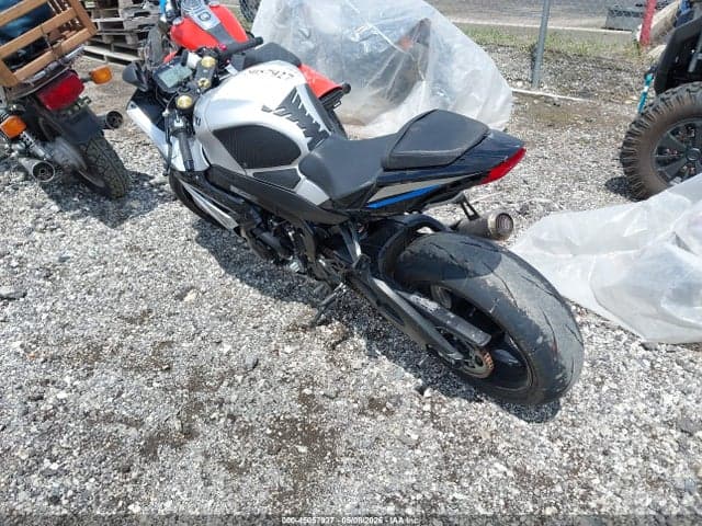 2025 SUZUKI GSX-R1000 3