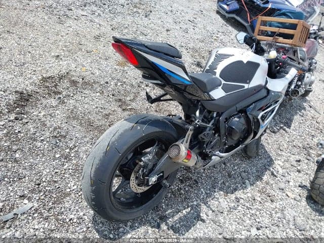 2025 SUZUKI GSX-R1000 4