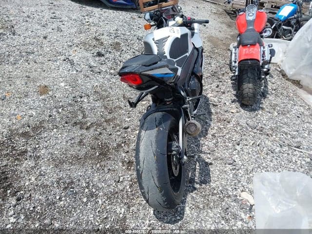 2025 SUZUKI GSX-R1000 6