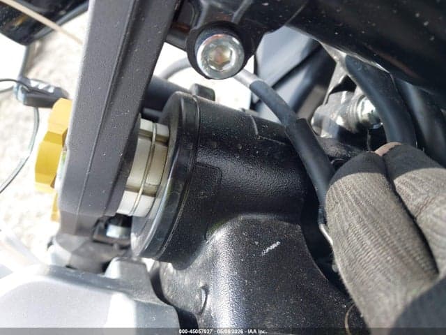 2025 SUZUKI GSX-R1000 10