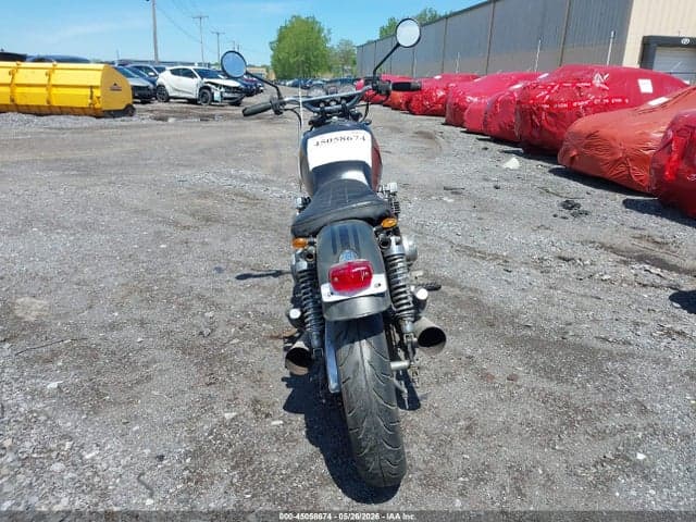 1982 SUZUKI GS750 T 6