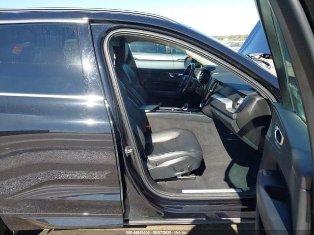 2023 VOLVO XC60 B5 CORE 5