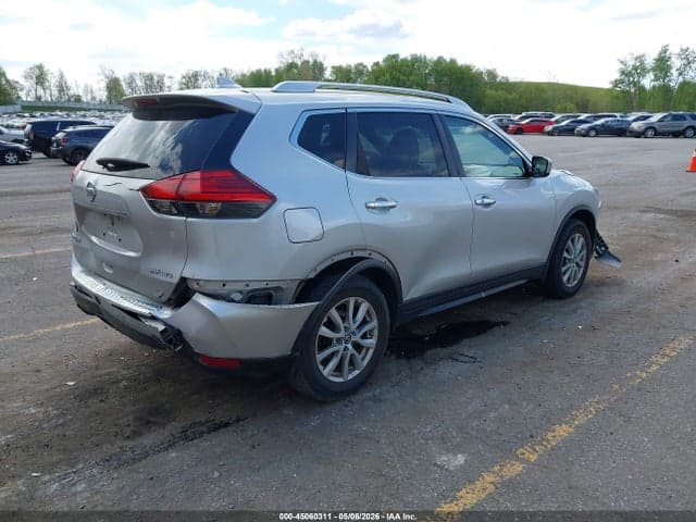 2017 NISSAN ROGUE SV 4