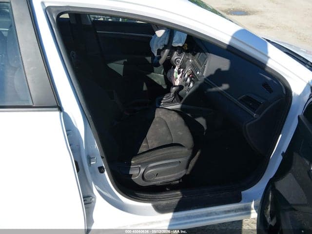 2019 HYUNDAI ELANTRA SE 5
