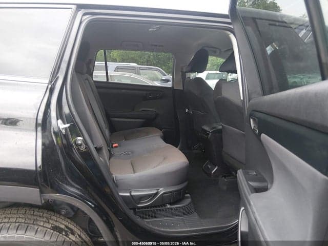 2023 TOYOTA HIGHLANDER HYBRID LE 8