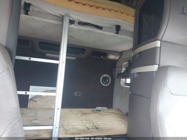 2017 VOLVO VNL 7