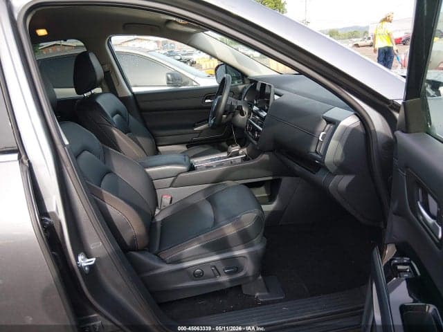2025 NISSAN PATHFINDER SL FWD 5