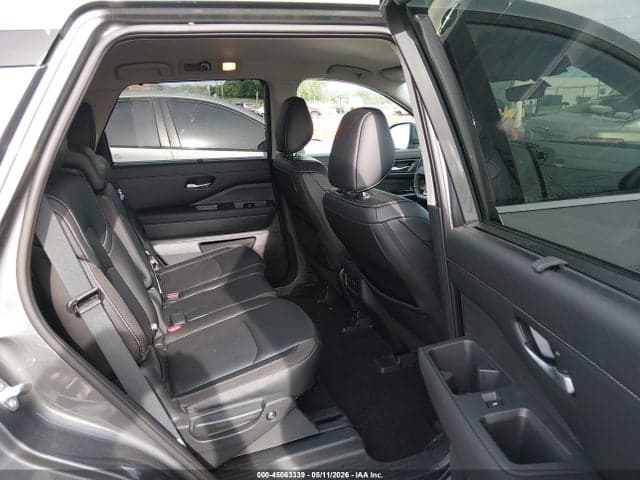2025 NISSAN PATHFINDER SL FWD 8