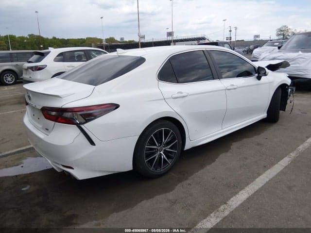 2022 TOYOTA CAMRY SE 4