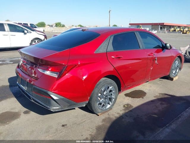 2024 HYUNDAI ELANTRA SEL 4