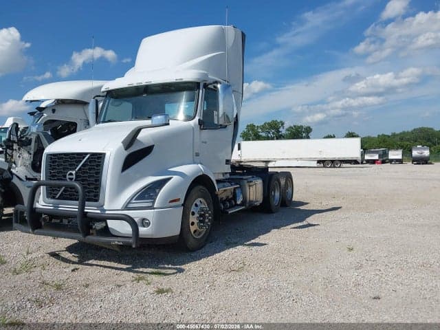 2022 VOLVO VNR 2
