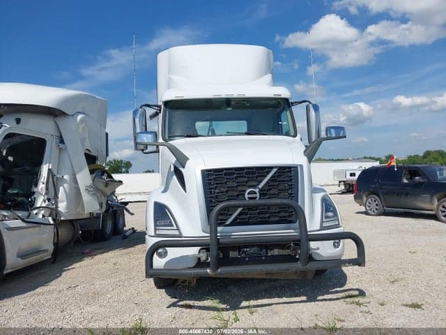 2022 VOLVO VNR 12