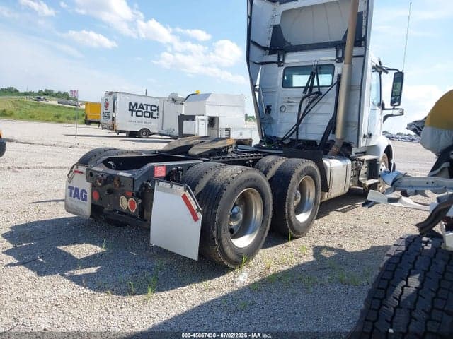 2022 VOLVO VNR 4