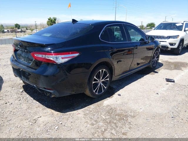 2020 TOYOTA CAMRY SE 4