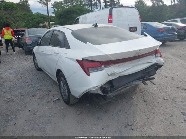 2024 HYUNDAI ELANTRA SE 3