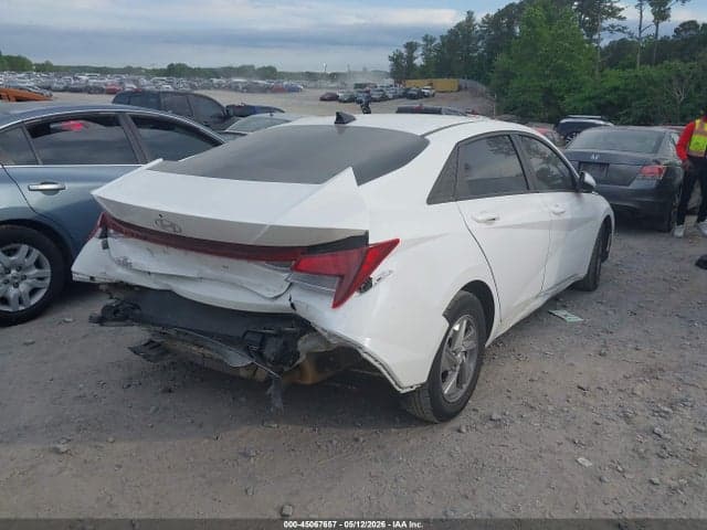 2024 HYUNDAI ELANTRA SE 4