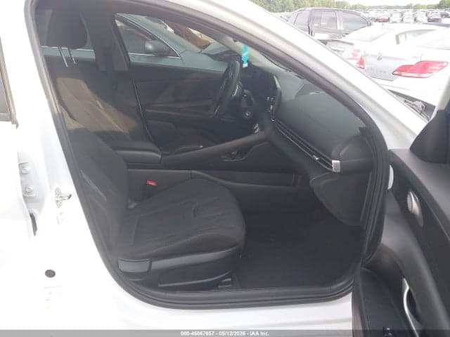 2024 HYUNDAI ELANTRA SE 5