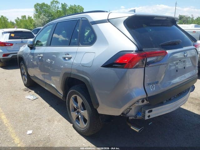 2023 TOYOTA RAV4 XLE 3