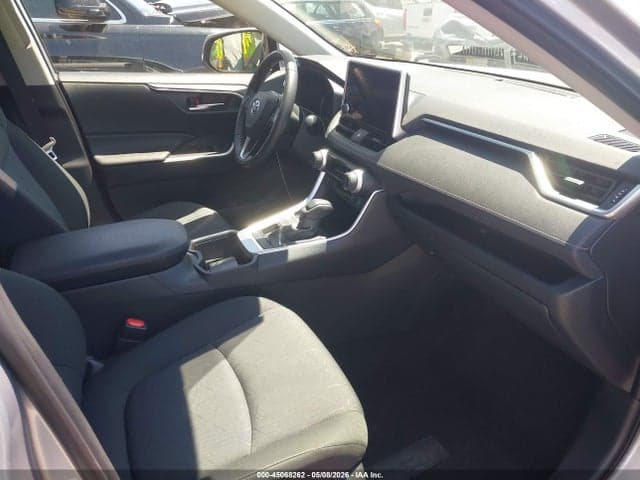 2023 TOYOTA RAV4 XLE 5